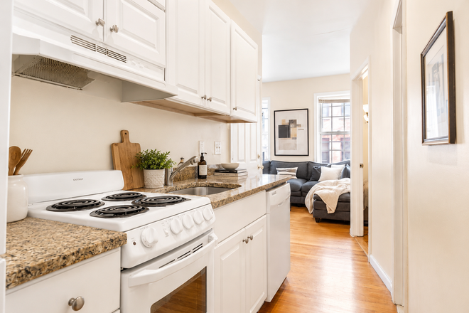1 - Beacon Hill 3 bed 2 bath No fee 9/1 Apartments