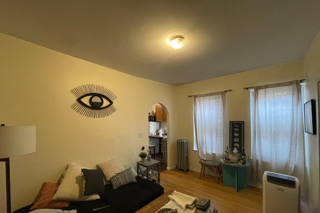 living room - **NO BROKERS FEE!!** 2 BED / 1 BATH W/ LAUNDRY IN UNIT! Avail 9/1/26!! Apartments