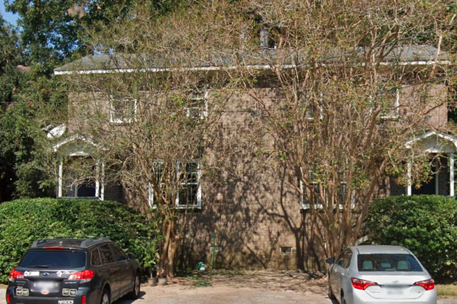 Outside street view - 5mins from MUSC just across the James Island Connector, 15mins from Folly Beach