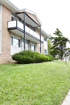 front - Fully furnished Spring Sublet, Right Next to Campus Apartments