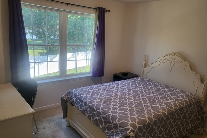 Bedroom - Furnished room-Kendall Park (Shared Housing for females) House