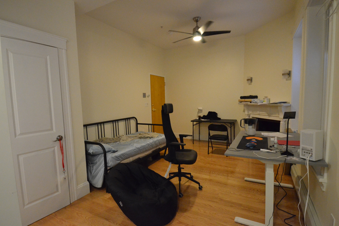 studio - Studio on Westland Ave Avail 9/1/26 Apartments