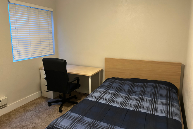 Bedroom - 2025 Summer Sublease, Close to Campus Apartments