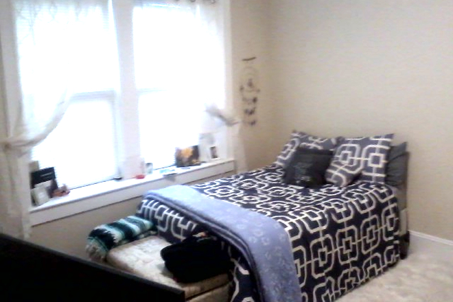 Visit hubrealtyproperties.com - Parkview studio with spacious area and handy location, in the Fenway