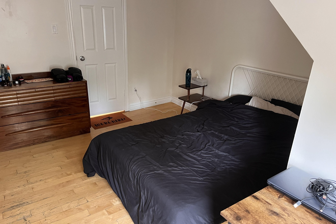 Available bedroom (3rd floor). - 1 Furnished Bedroom in a 3 Bed/2 Bath Apartment in the Annex