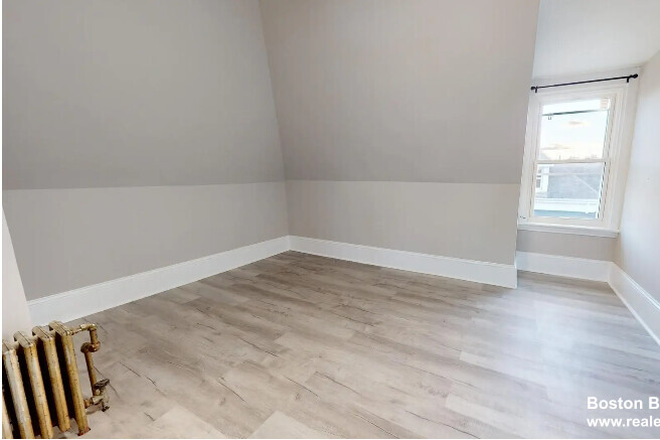 bedroom - 7 Bed 2 Bath Apt!