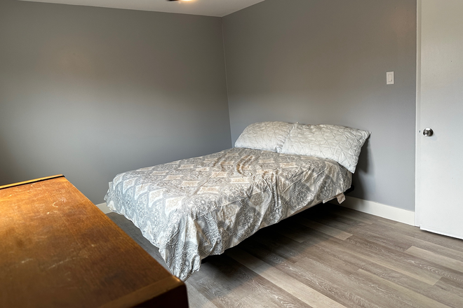 Large private bedroom room fits queen bed (not included) - San Marco South Condominiums