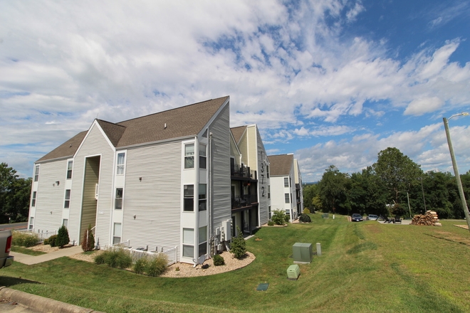 Outside - 2 bedroom condo for rent in Hunters Ridge! Pre-leasing for the 26-27 school year!