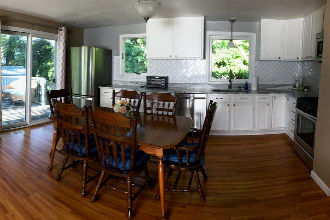 Kitchen - Spacious 3 Bedroom, 2 Bathroom House for 2026-27 - 12 minutes to Campus!