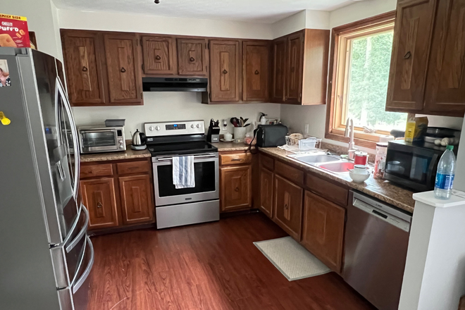 Kitchen - Quiet Family Home