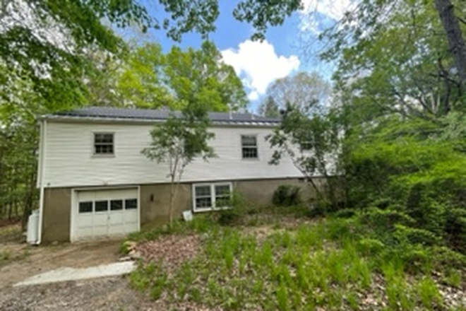 yard - hunting lodge House