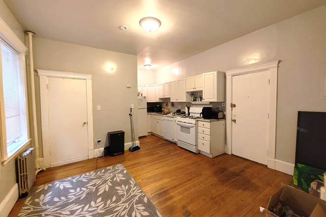 visit hubrealtyproperties.com - West Fenway, Huge 3 bedroom with renovated kitchen and dishwasher, heat included Apartments