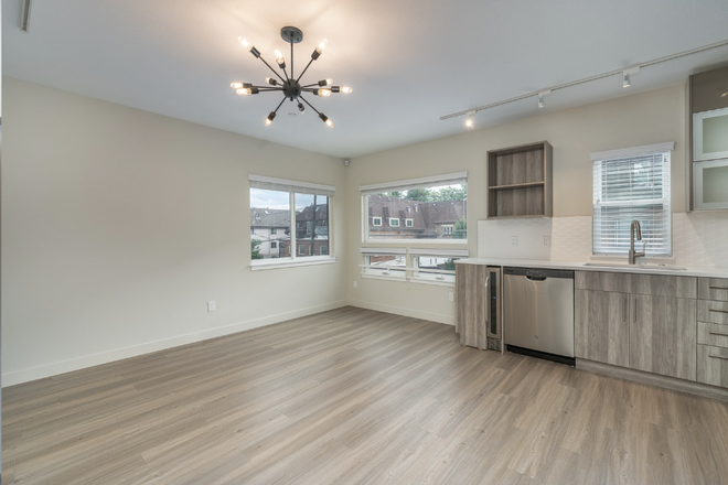 Living Room - FULLY FURNISHED SPRING SUBLEASE, 2 BEDROOM APT ON THE HILL