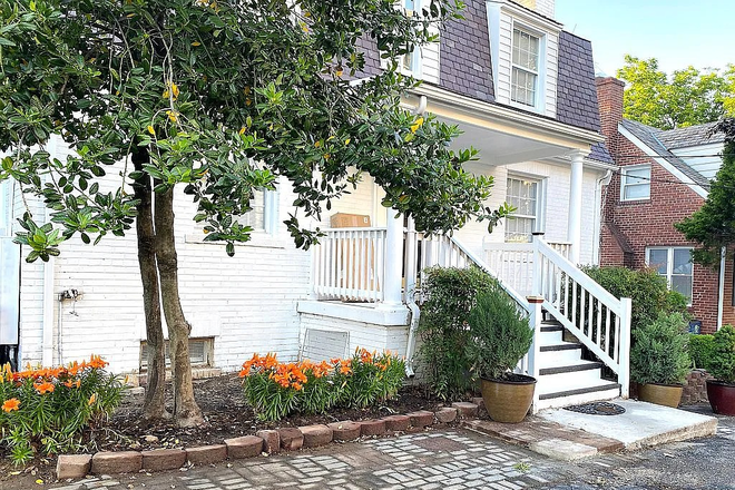 front - Royalty House 4BD/3BA (Downtown Bethesda)