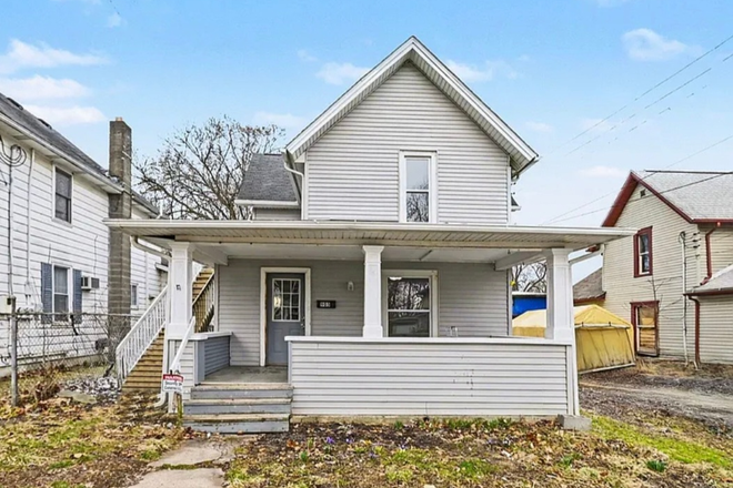 Outside street view - House near downtown Lansing