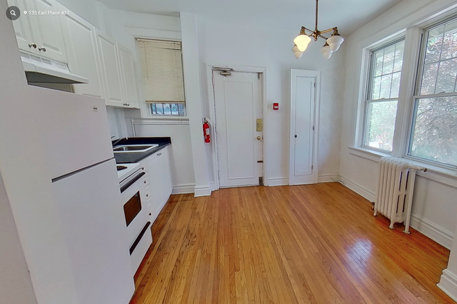 Entrance/Kitchen - 135 Earl Place: Spacious 1 bedroom 1 bathroom apartment (with shared deck access)