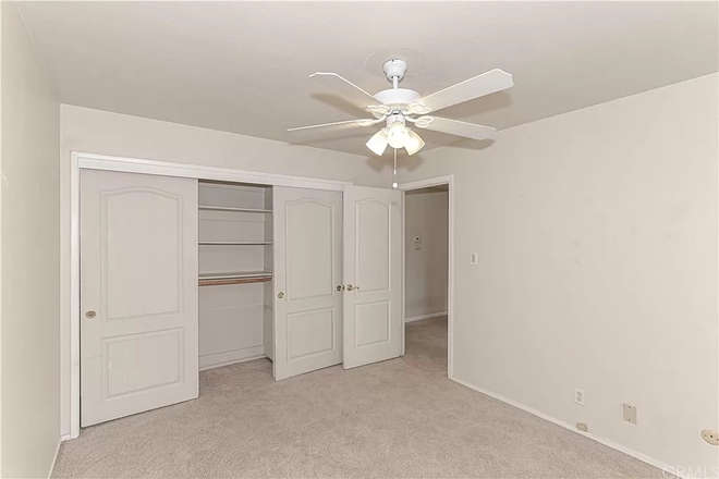 Bedroom - Single Room Available in Large House (2.1 miles from campus)