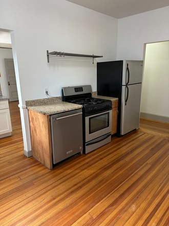 appliances - 386 Lloyd Ave., 3 Bedroom, Available NOW Apartments