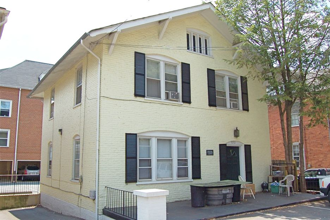 Front Photo - 1252 Wertland House