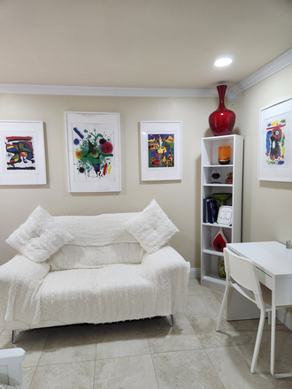 Photo - Immaculate/All Included/Super Fast  Internet/Streaming/Private Entrance & Parking>Terrace Dining Apartments