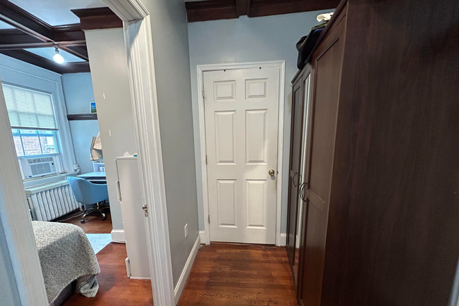 Hallway - 5 Bedroom, 3 Bath Fully Renovated Townhouse