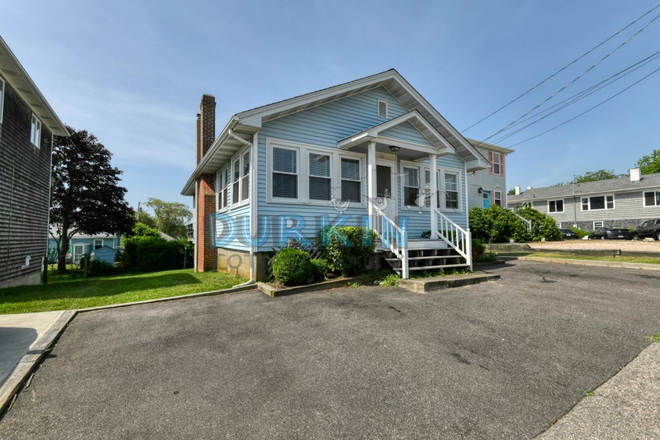 Exterior - RENTS TO TWO STUDENTS $1800 OR THREE STUDENTS $2400! BIG PRICE DROP House