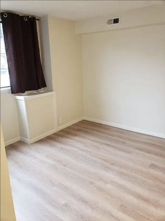 Bedroom for rent, window and patio access - Spanish Towers Apartment, Looking for Roommate