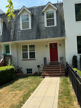 Front - Large remodeled fully furnished 6 Bdrm house/1 block to Campus