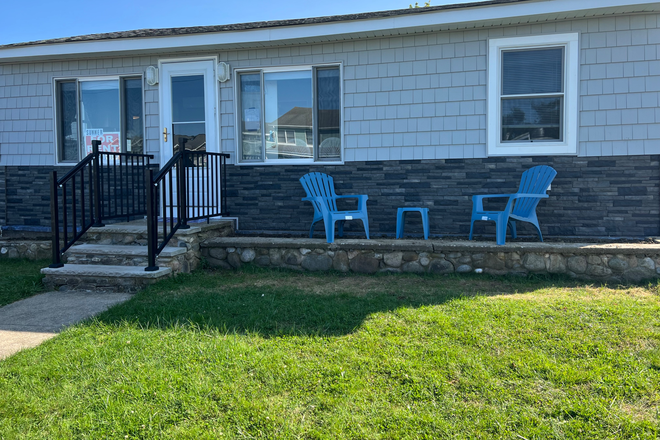  - 4 Angell Road Narragansett, RI 02882