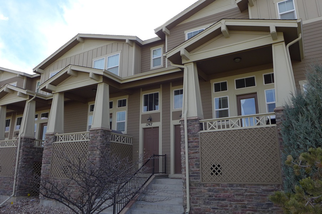 1 - Beautiful 2 BR / 2.5 BA Multi-Level Townhome in Longmont
