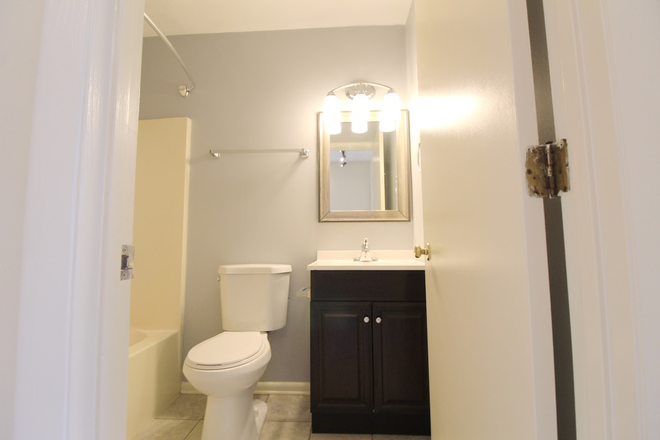 Bathroom - Camden Townes townhome for rent, located .5 miles from campus!