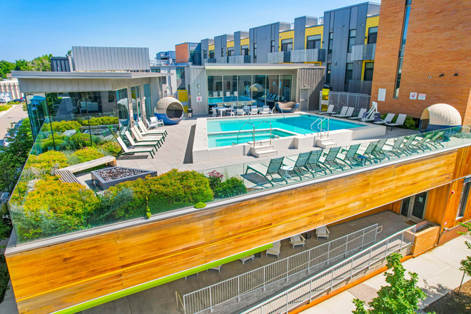 Rooftop pool/hot tub with view of Flatirons - Timber/S'park Townhome