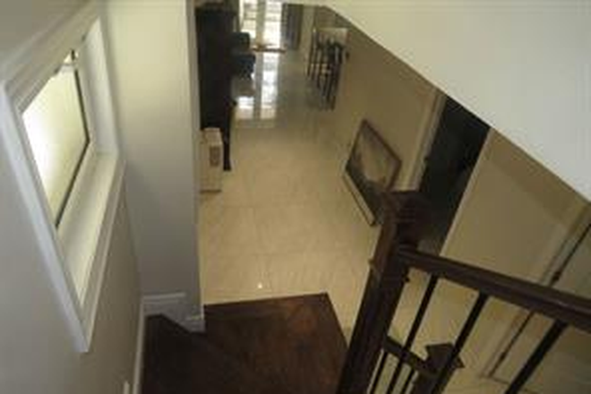 entrance - Fully furnished near Upper Canada College House