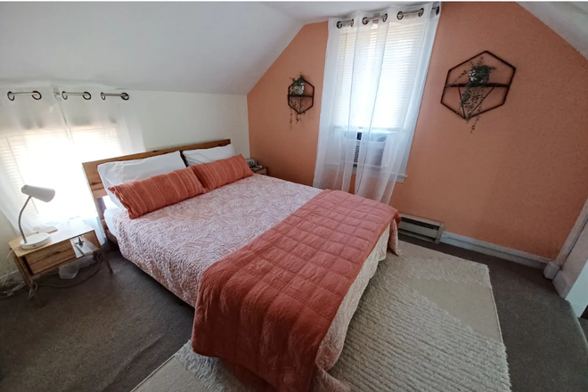 bedroom - QUIET 1 BED/BATH IN-TOWN WAKEFIELD Apartments