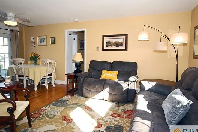 An old photo of the living area we would share - Room in shared apt-North Main St-Cranbury