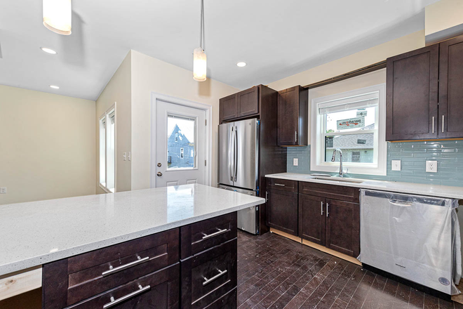 Kitchen - Modern 4-Bedroom Duplex Near Tufts with Parking and Private Deck