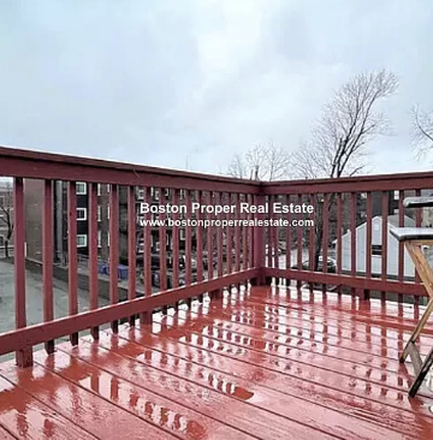 DECK - UPDATED 4 BED/2 BATH for 09/01/2024 ! Quick walk to campus ! Duplex