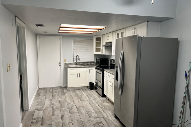 Kitchen - Updated 2BR/2BA Condo – Walk to USF!