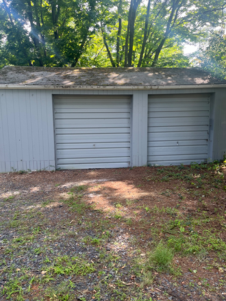 2 car garage - 4BR home-Basin St Princeton