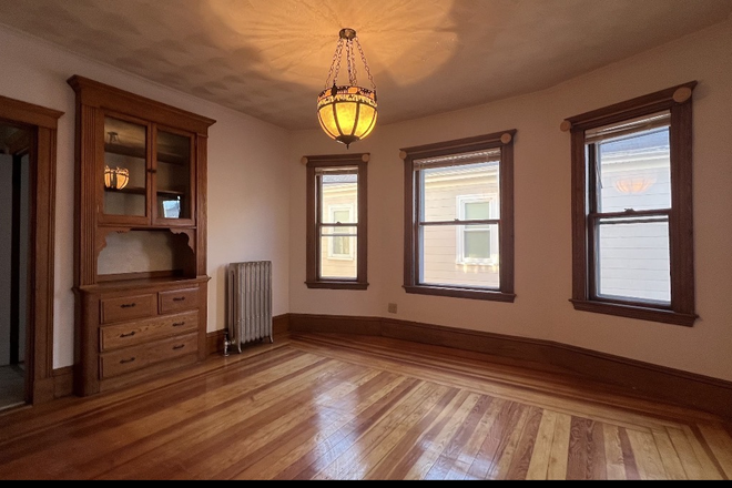 - - PRIME LOCATION 4 BEDROOM AVAILABLE FOR 6/1/2027 Apartments