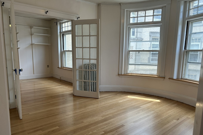 LIVING - 2 BED WITH HEAT AND HOT WATER INCLUDED! 8/1/25!