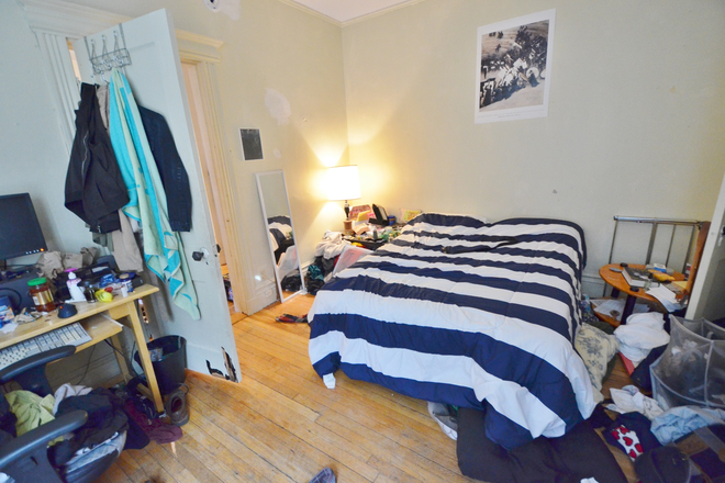1 bed split - NO Broker's Fee!! Avail 9/1 - SPACIOUS & SUNNY 1 BED SPLIT (2 BED) on Boylston St. Apartments