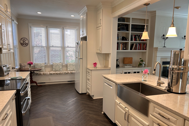 Kitchen - Luxury Home in Desirable neighborhood