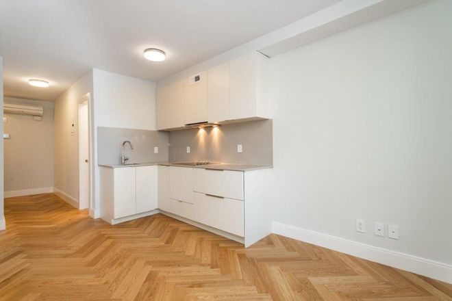 1 - Classic and Updated Studios on Mass Ave, No Broker Fee Apartments