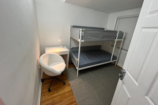 Dorm Room 1 available - Student Apartment Dormitory Style *Female Only*