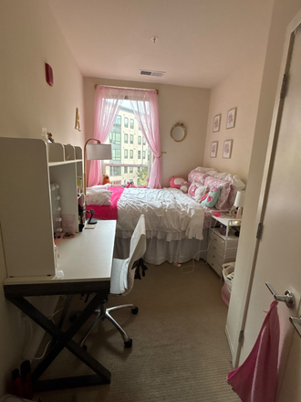 Bedroom - Terrapin Row Spring Sublease Apartments