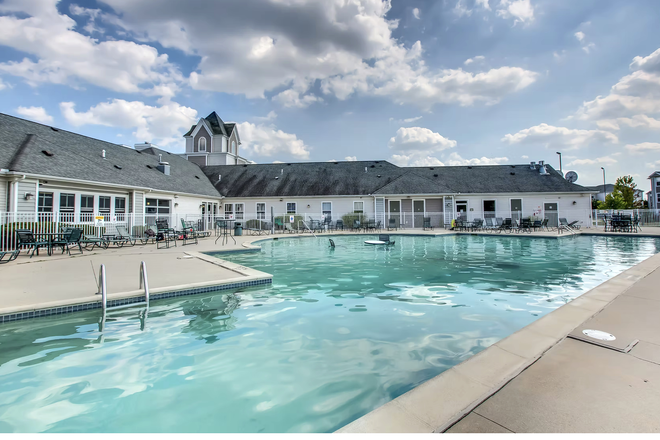 Outdoor Summer Pool. - The Village At Chandler Crossings