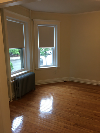 Visit hubrealtyproperties.com - Fenway Park, large 1 bedroom with renovated eat in kitchen Apartments