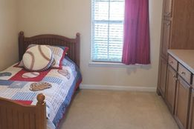 Available Bedroom - Nice Clean Quiet East Atlanta Townhouse - Private room, shared bathroom, close to GSU & Emory