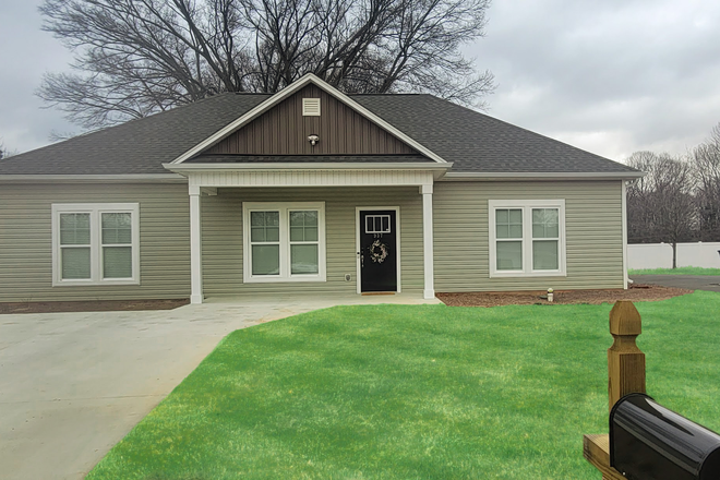 Outside street view - Charlton Farms Luxury Student Housing House